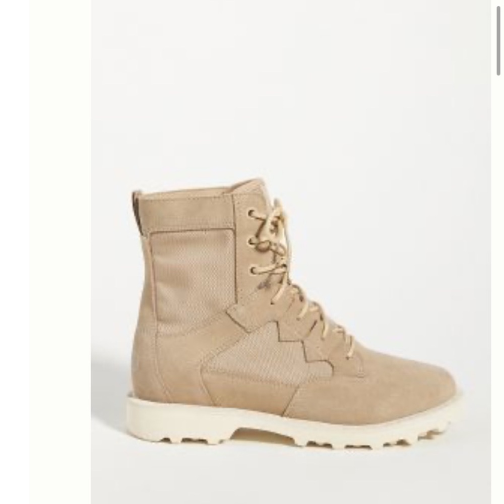 Sorel caribou OTM boots in neutral